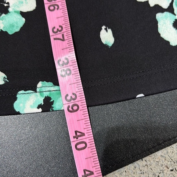 Croft & Barrow & Crossover V-neck, pleated waist front, stretch,aqua poppy print - Picture 9 of 9